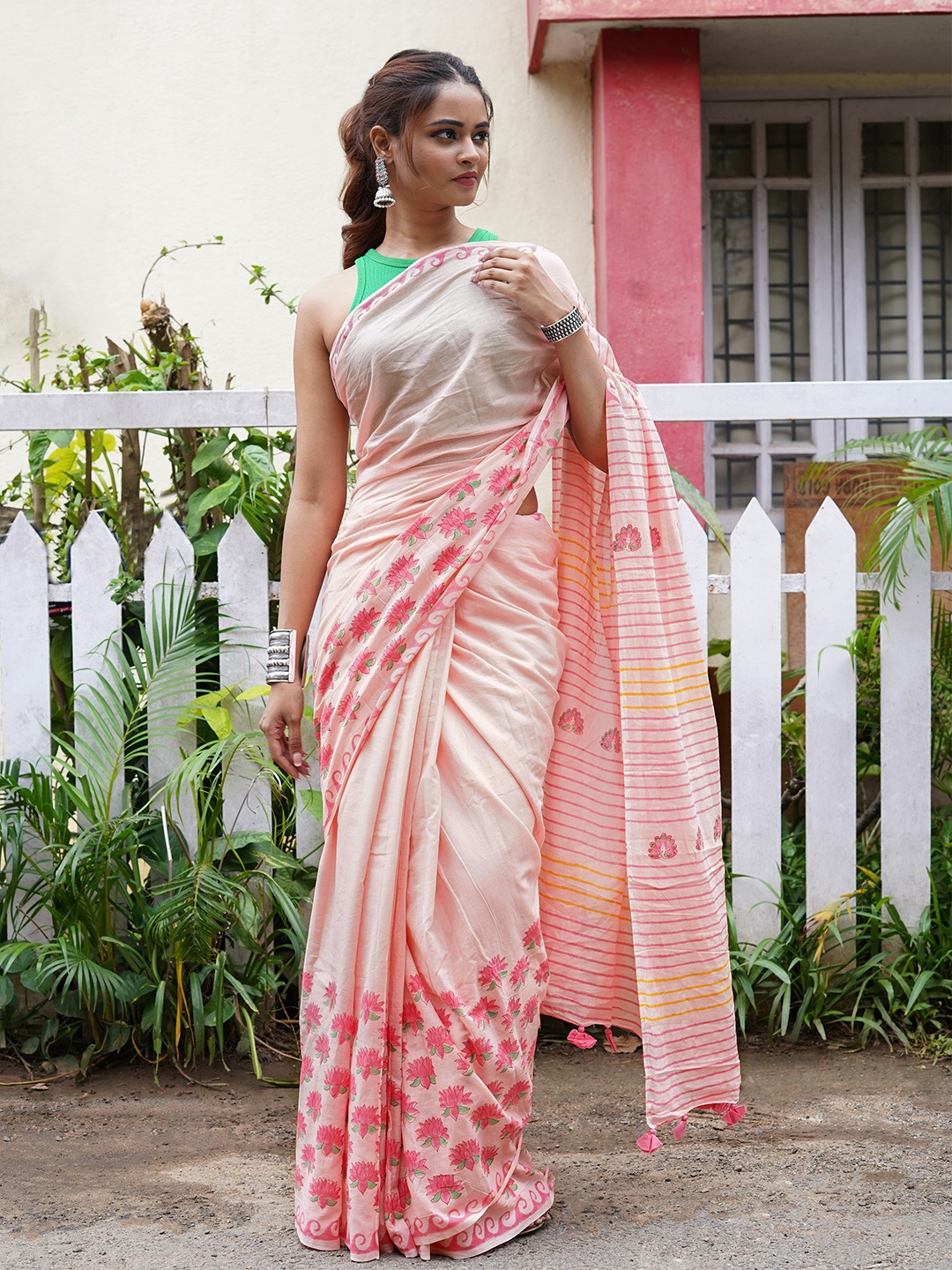 

TEEJH Floral Printed Mulmul Cotton Saree, Pink