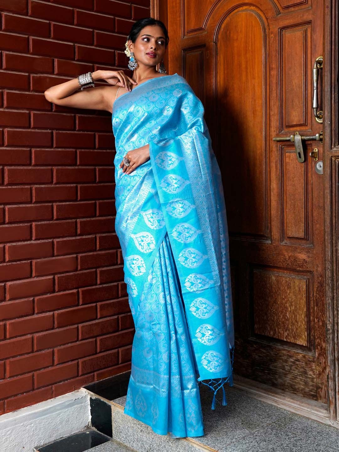 

TEEJH Ethnic Motifs Wove Design Zari Cotton Silk Saree, Blue