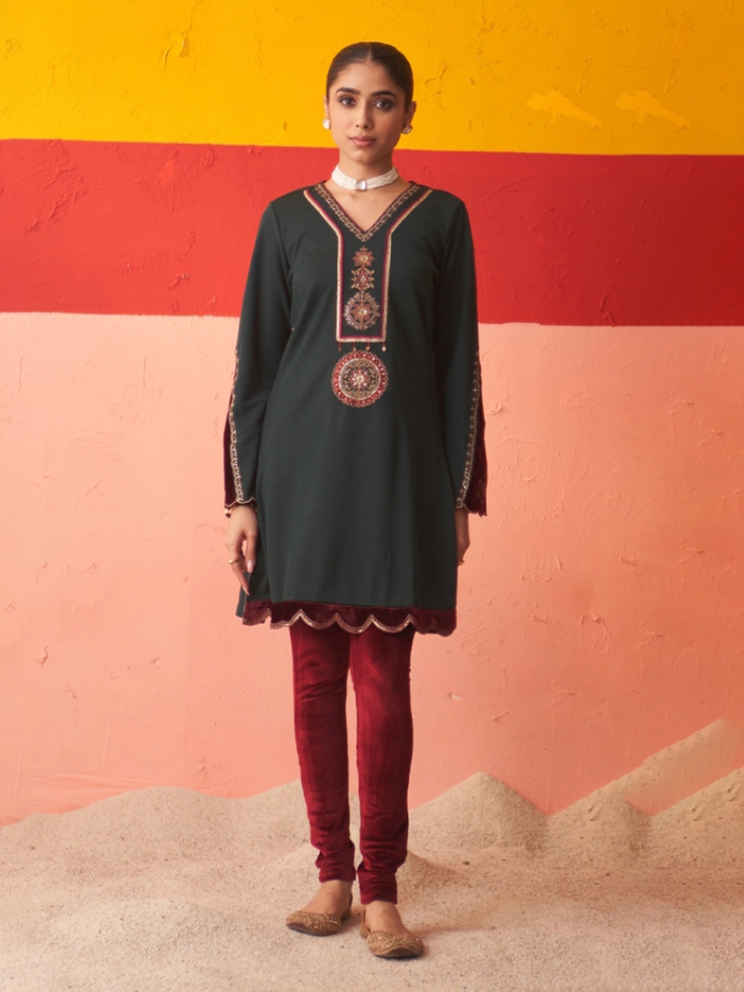 

Lakshita Ethnic Motifs Embellished Bell Sleeves Sequinned Woollen Kurta, Green