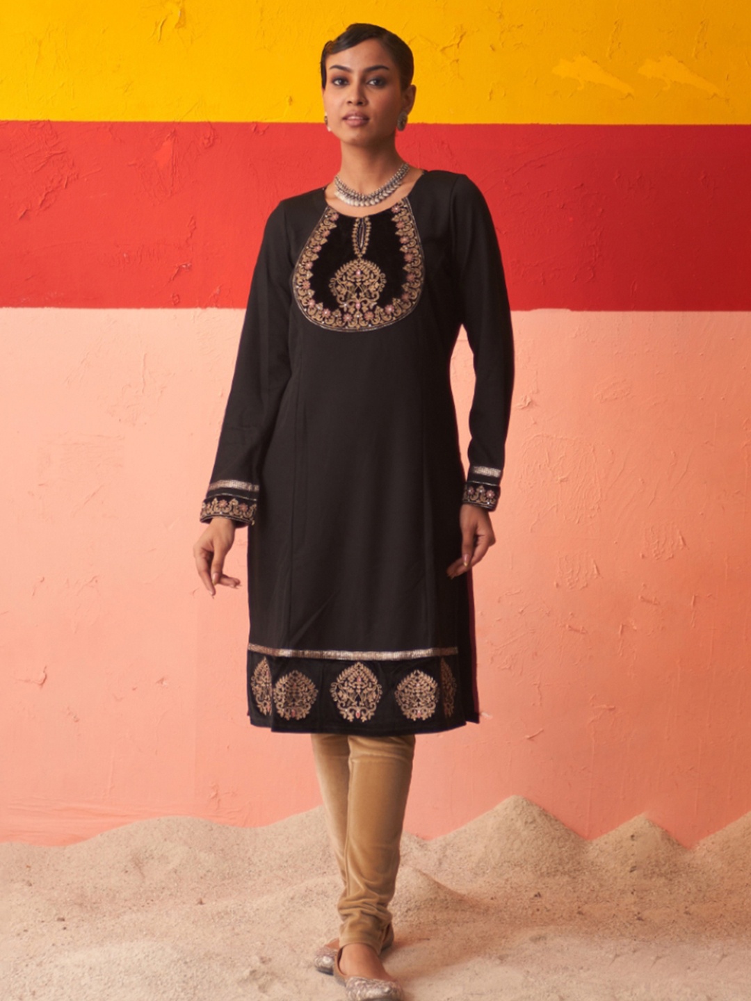 

Lakshita Ethnic Motifs Embroidered Woollen Kurta, Black