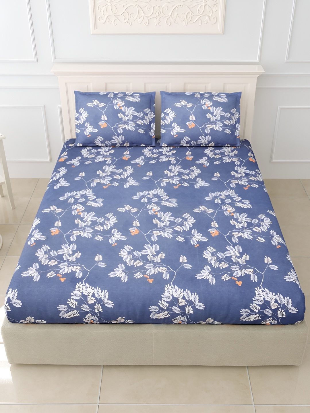 

Urban Jaipur Blue & Red Floral Microfiber 144 TC Super King Bedsheet with 2 Pillow Covers