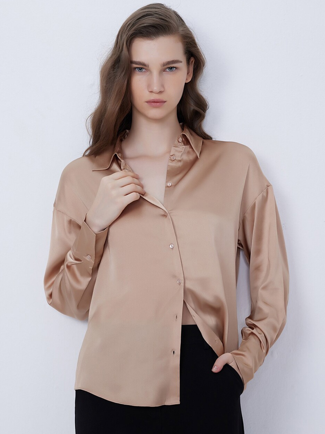 

COVER STORY Beige Spread Collar Satin Casual Shirt