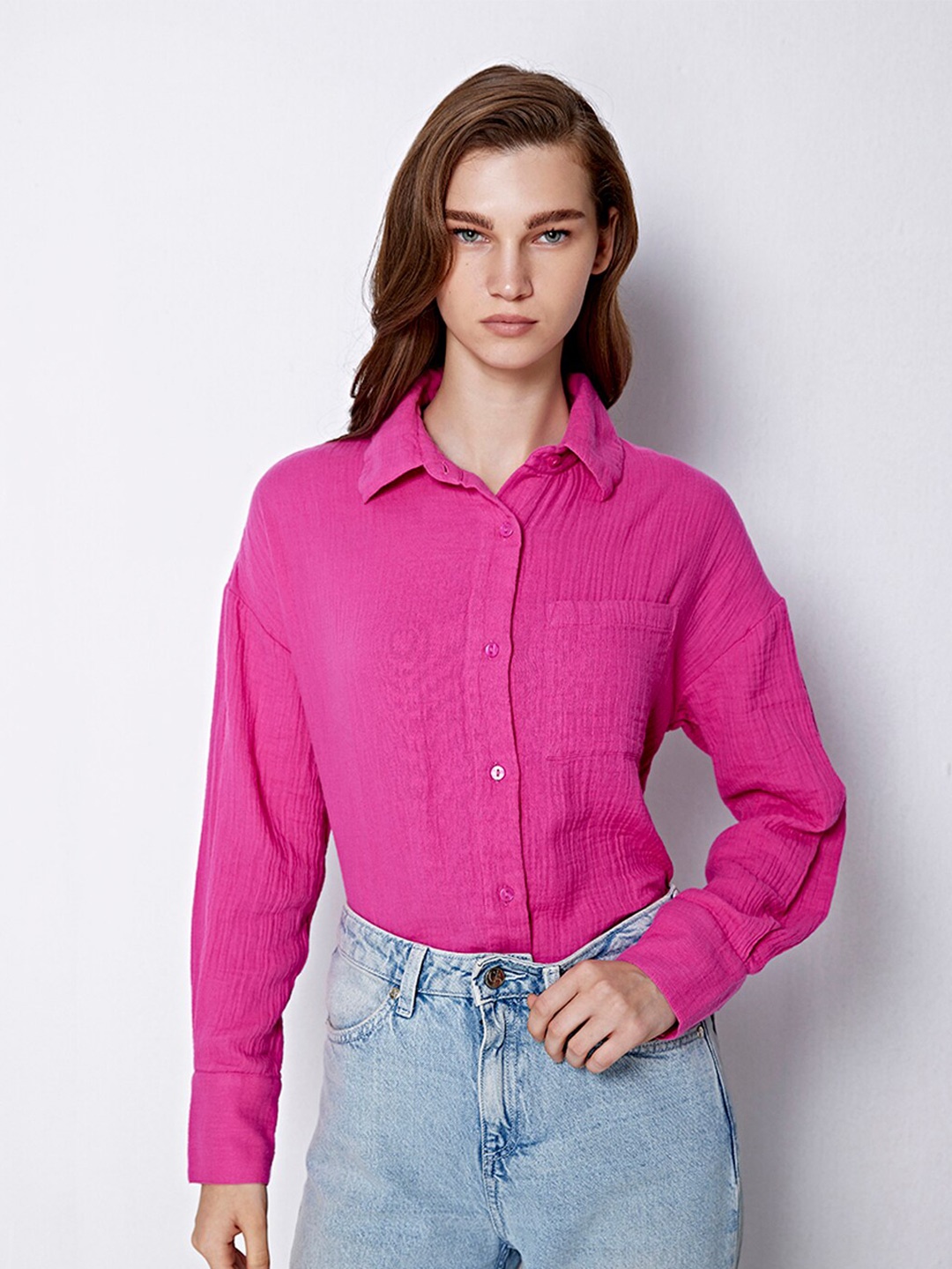 

COVER STORY Fuchsia Spread Collar Longline Cotton Casual Shirt
