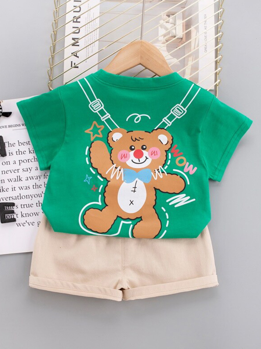 

StyleCast Kids Green Printed Pure Cotton T-shirt With Shorts