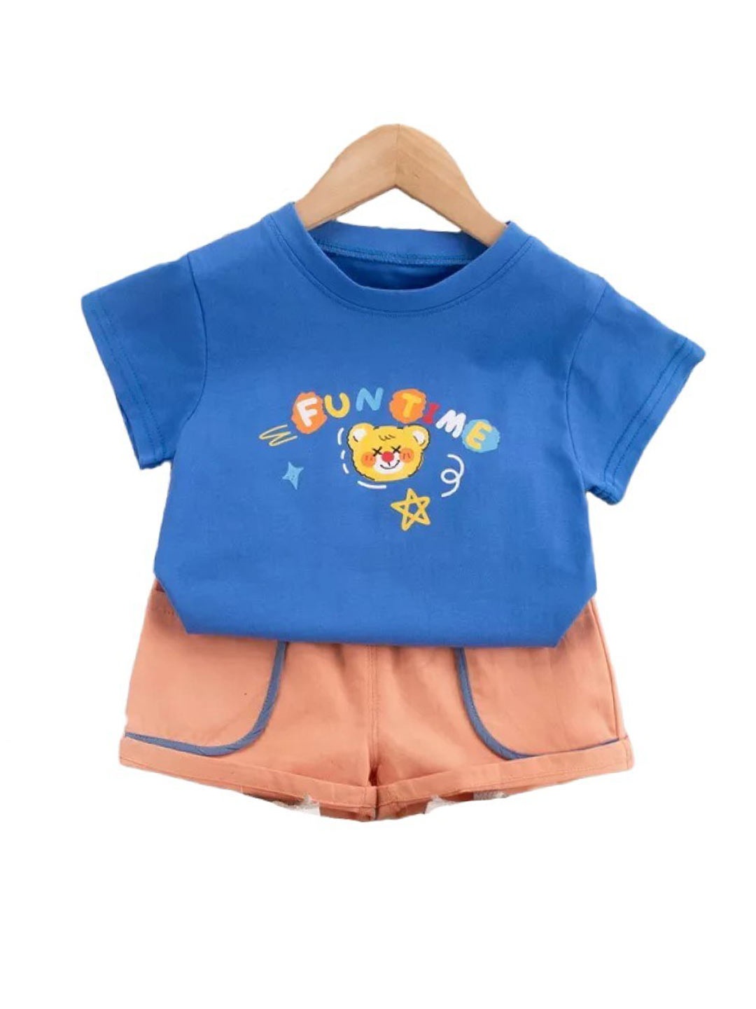 

StyleCast Kids Blue Printed Pure Cotton T-shirt With Shorts Clothing Set