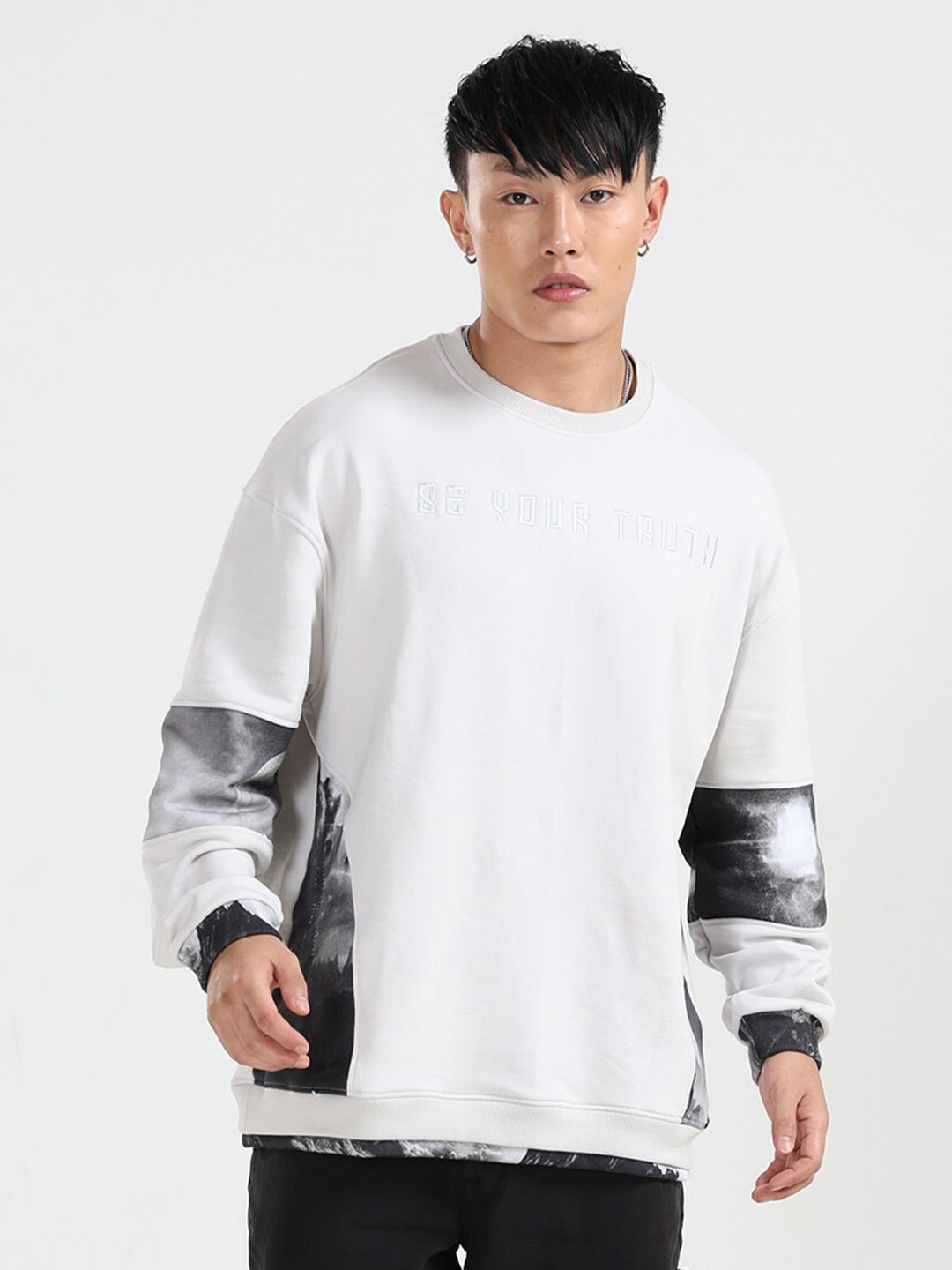 

NoBiY Typography Printed Drop Shoulder Sleeves Longline Cotton Sweatshirt, White