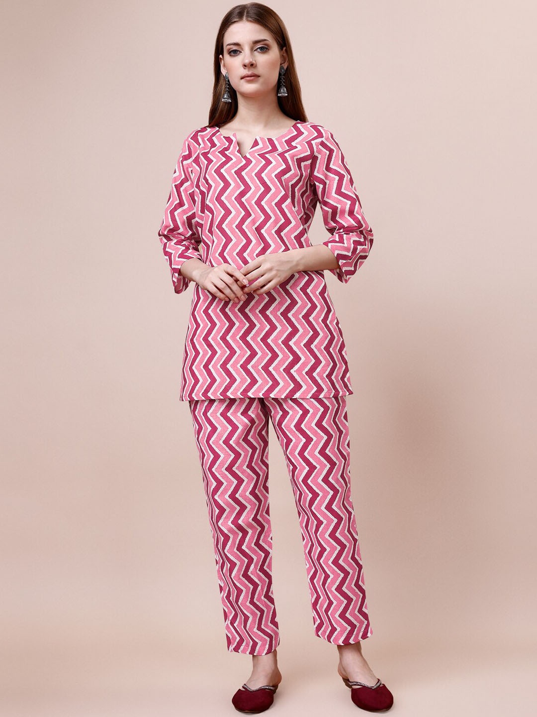 

Kasak Chevron Printed Pure Cotton Kurti & Pyjama, Pink