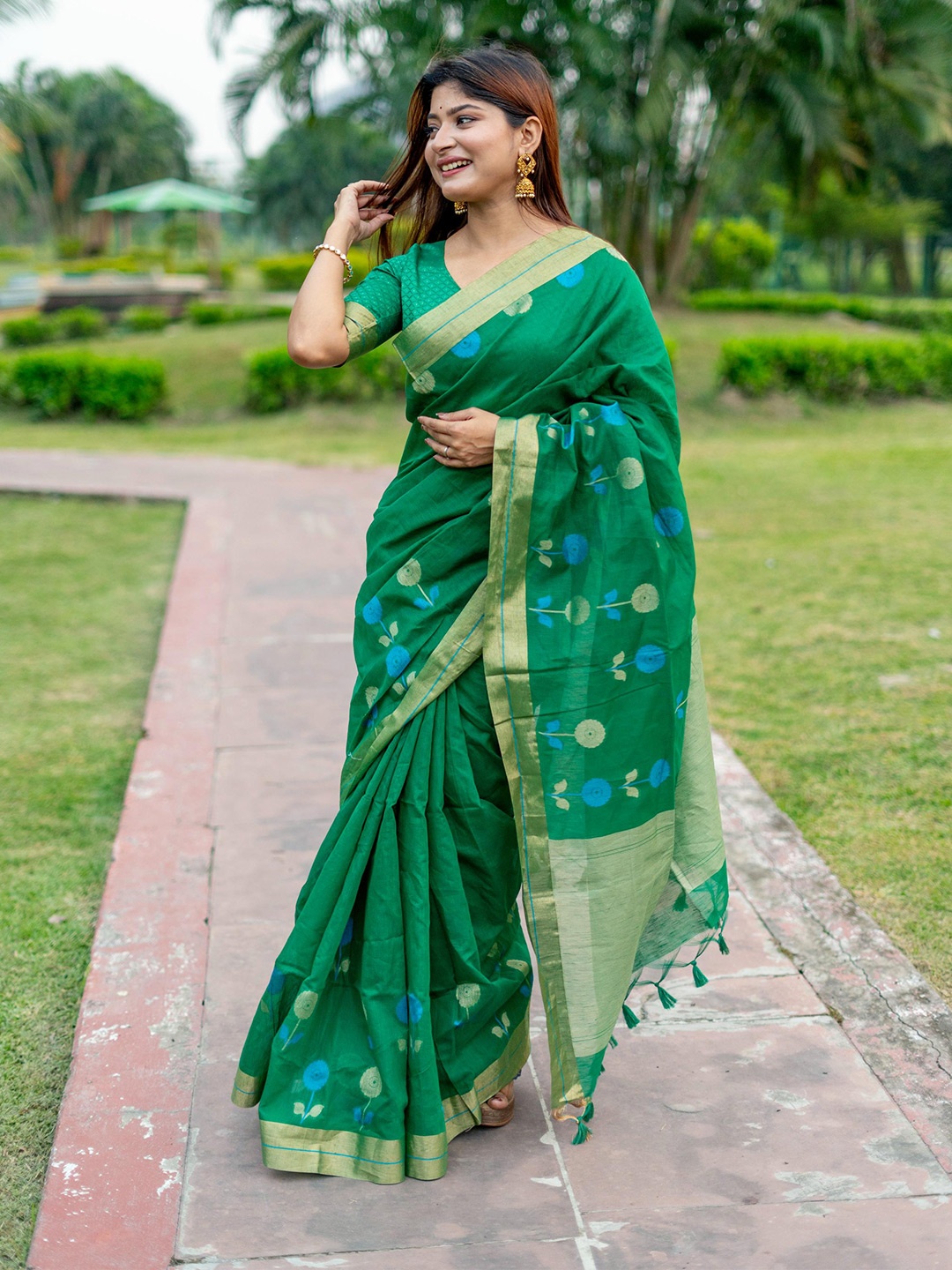 

VISHNU WEAVES Floral Woven Design Zari Mysore Silk Saree, Green