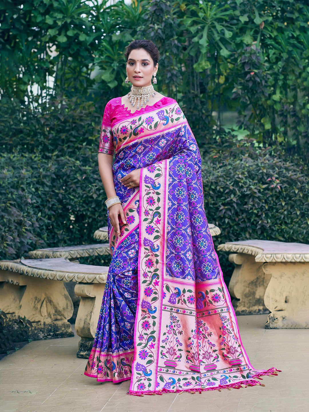 

VISHNU WEAVES Ethnic Motifs Woven Design Zari Pure Silk Patola Saree, Purple