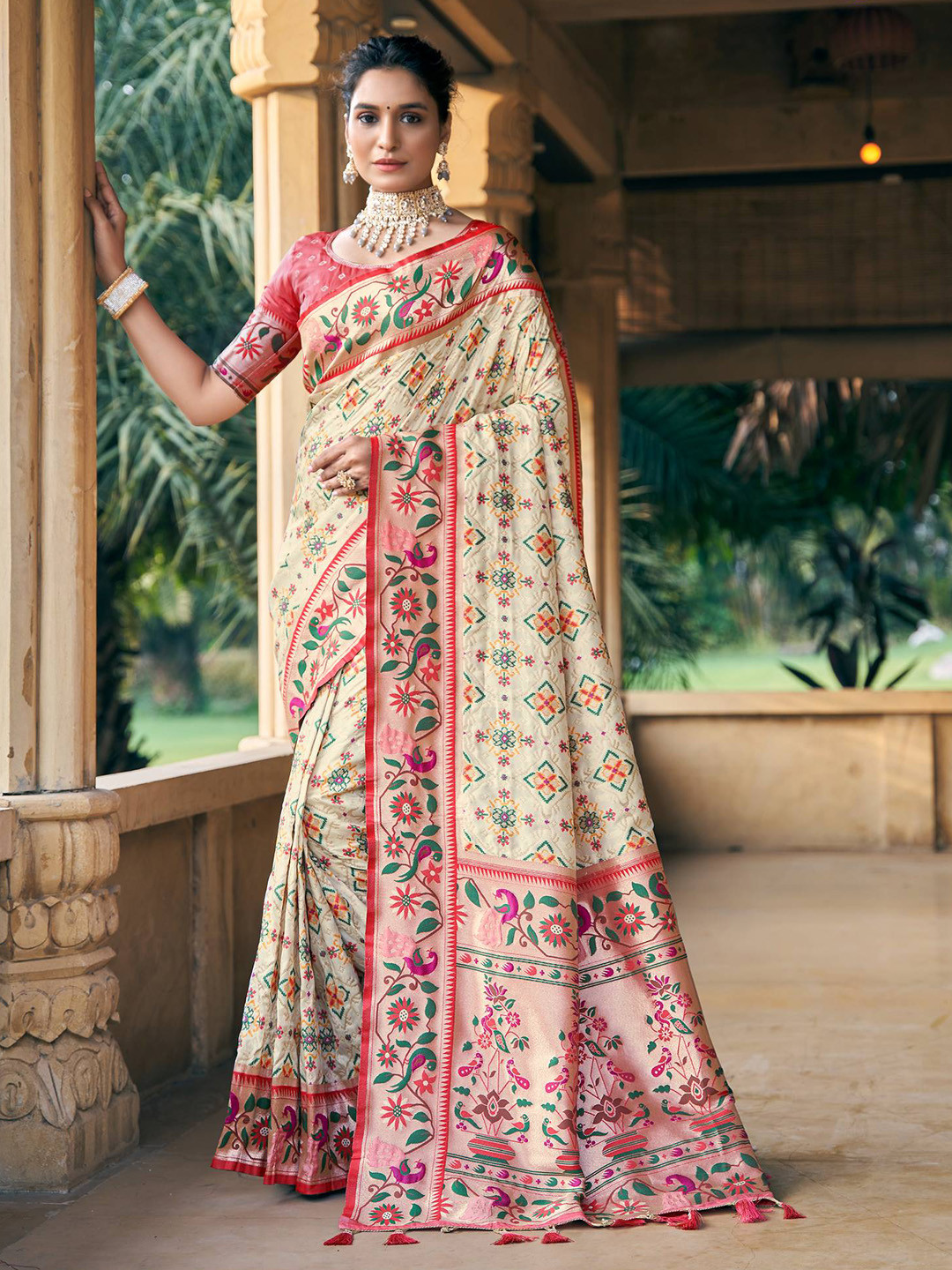 

VISHNU WEAVES Ethnic Motifs Woven Design Zari Pure Silk Designer Patola Saree, Cream