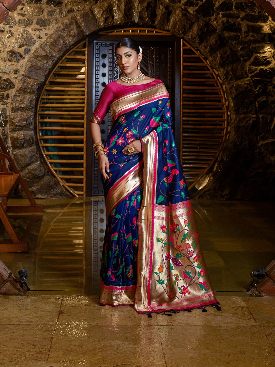 

VISHNU WEAVES Ethnic Motifs Woven Design Zari Pure Silk Banarasi Saree, Navy blue