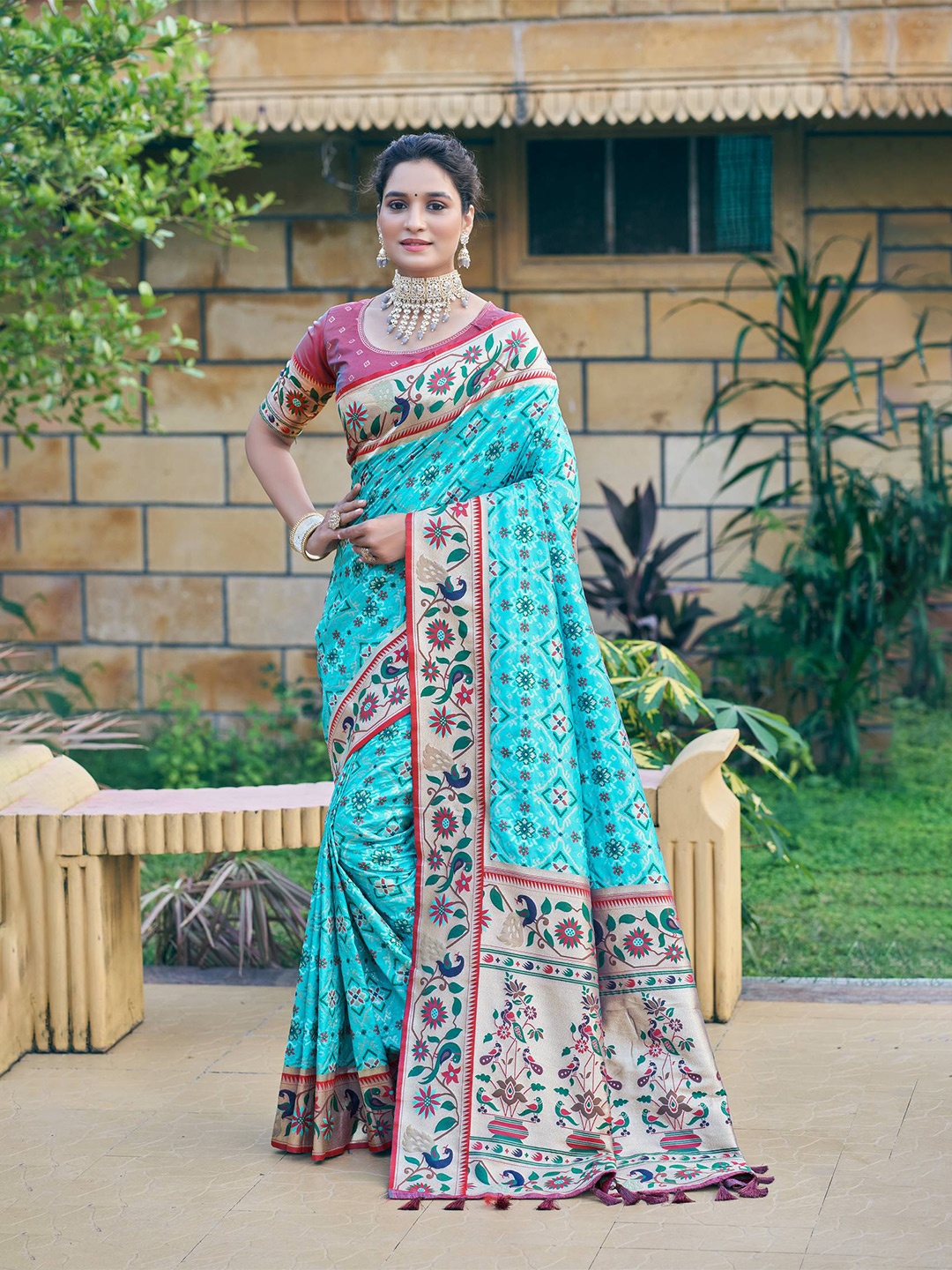 

VISHNU WEAVES Ethnic Motifs Woven Design Zari Pure Silk Patola Saree, Turquoise blue
