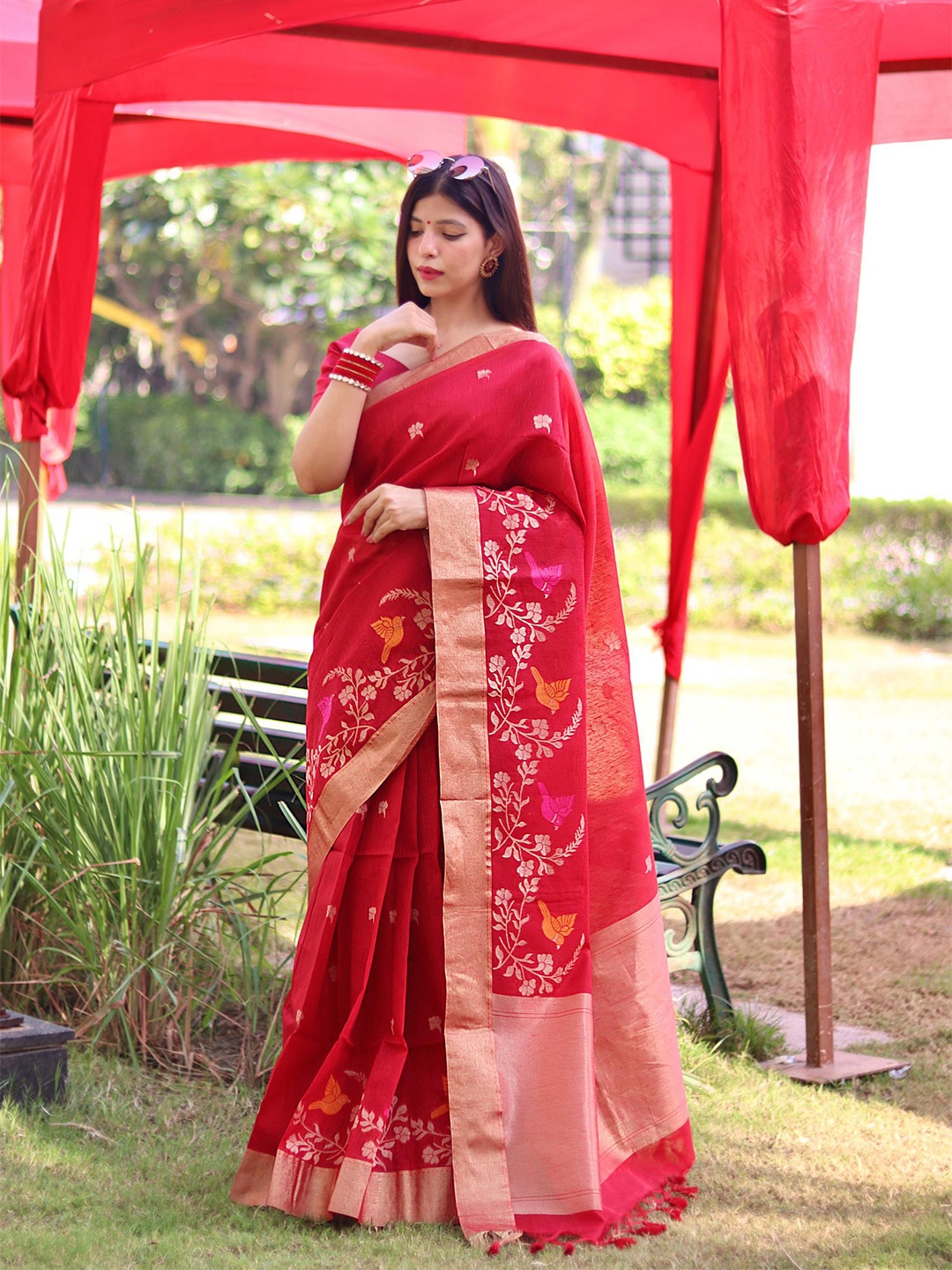 

VISHNU WEAVES Kalamkari Zari Silk Blend Mysore Silk Saree, Red