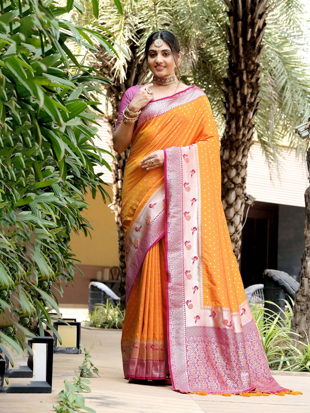 

VISHNU WEAVES Ethnic Motifs Zari Pure Silk Designer Bandhani Saree, Orange