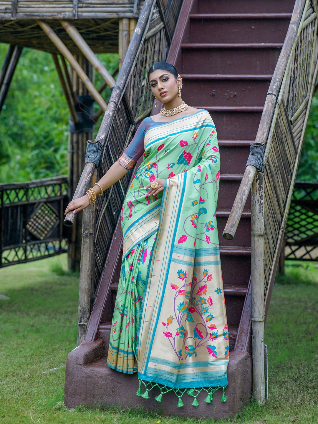 

VISHNU WEAVES Ethnic Motifs Zari Pure Silk Designer Banarasi Saree, Sea green