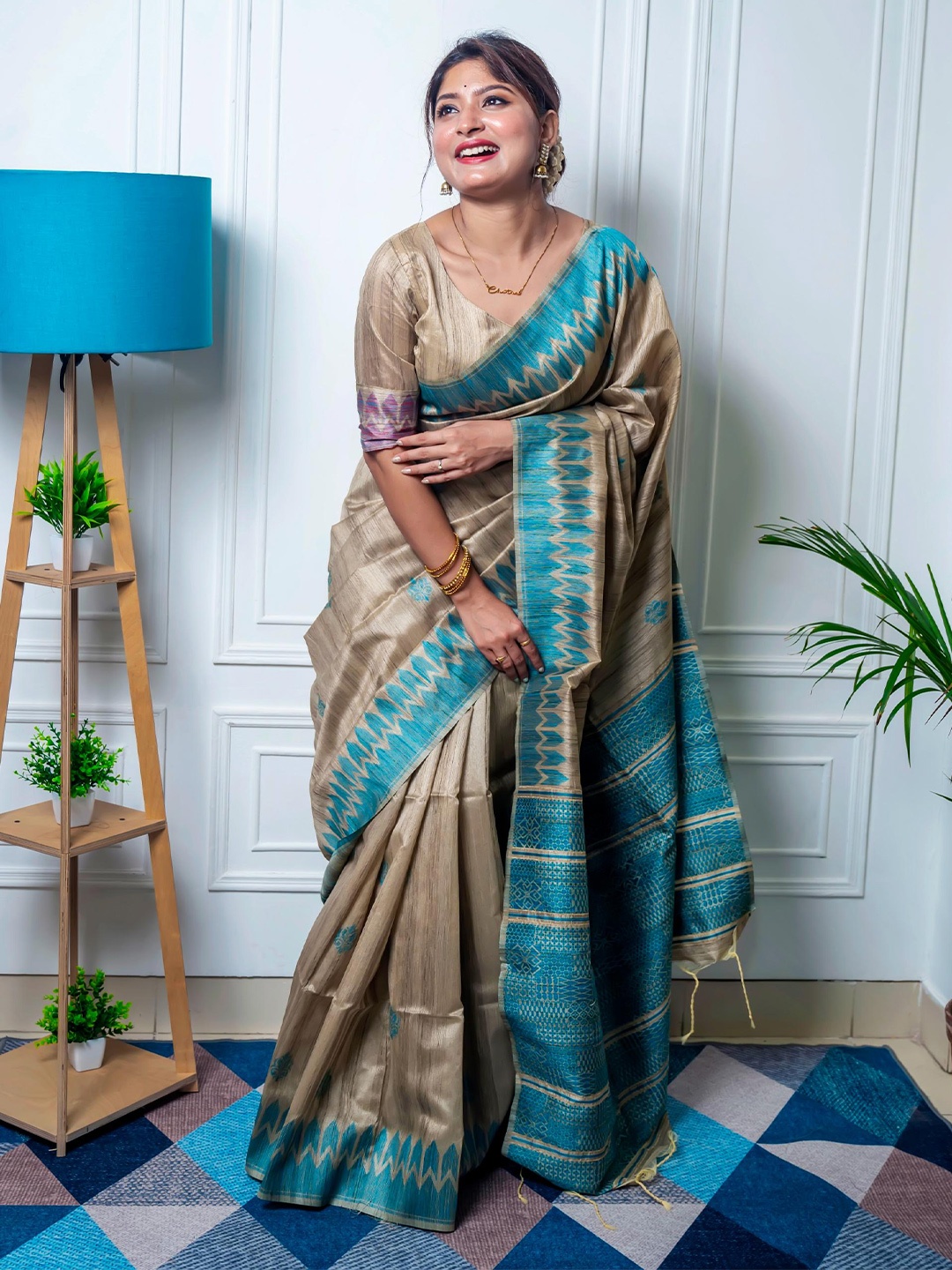 

VISHNU WEAVES Embellished Zari Jute Silk Tussar Saree, Sea green