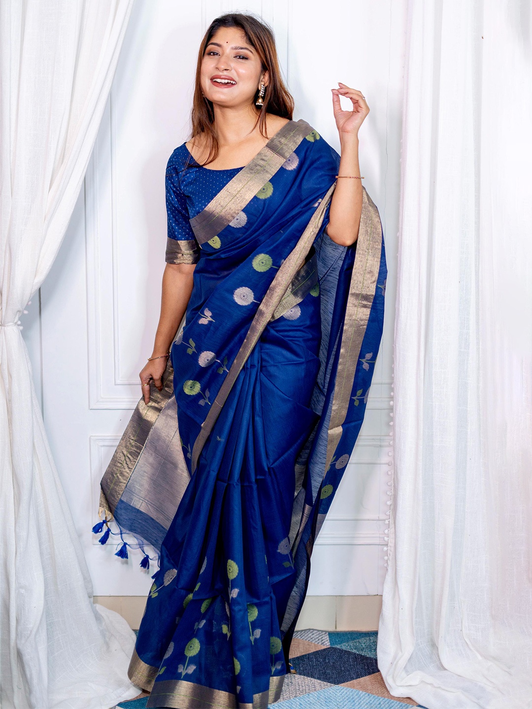 

VISHNU WEAVES Floral Zari Silk Blend Mysore Silk Saree, Blue