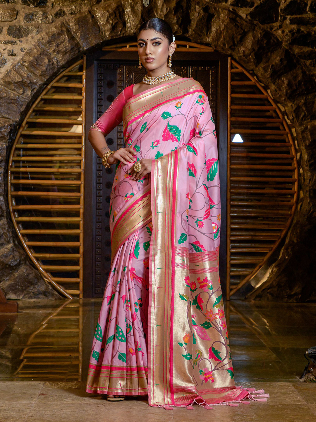 

VISHNU WEAVES Ethnic Motifs Zari Pure Silk Designer Banarasi Saree, Pink