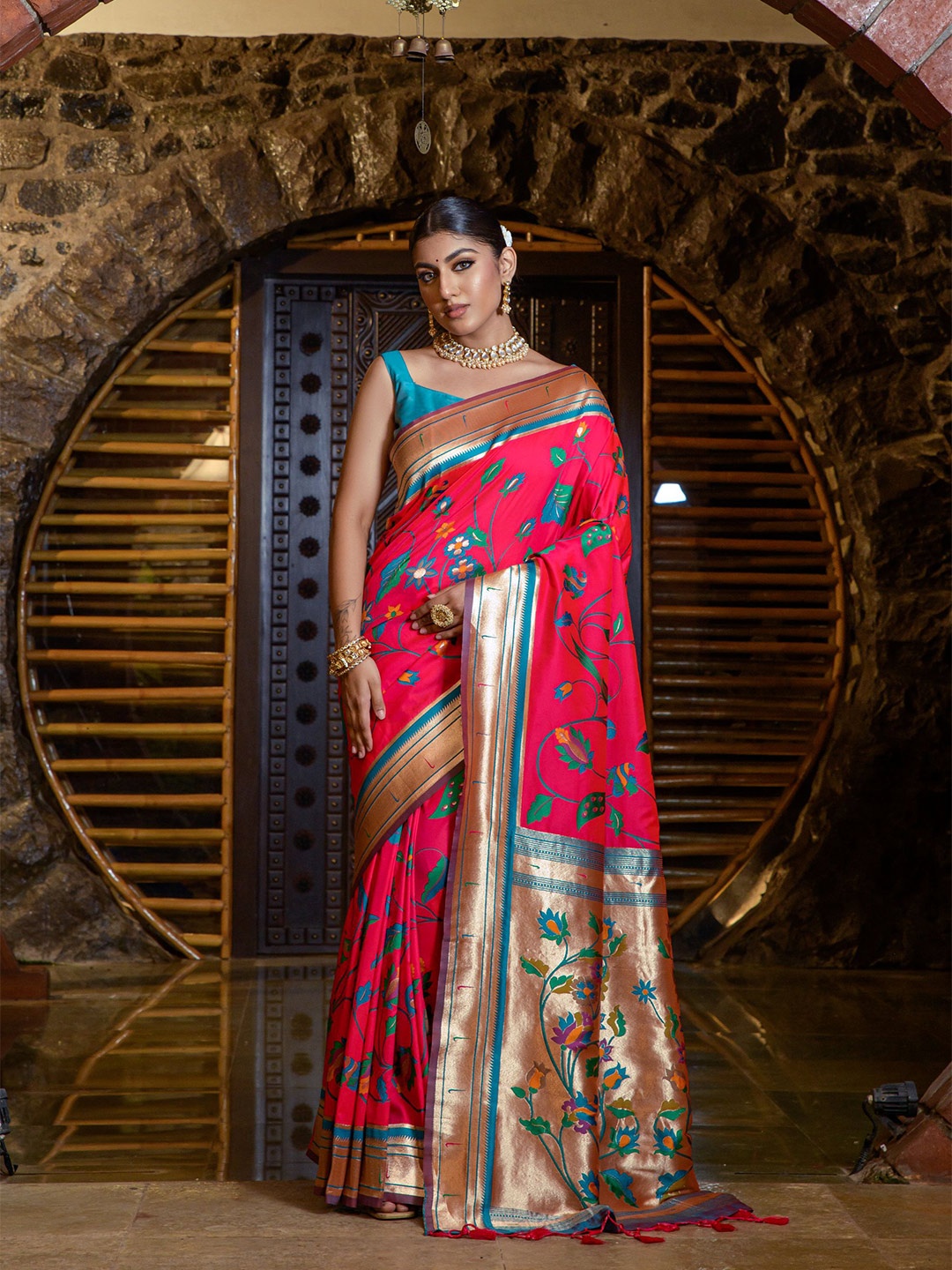 

VISHNU WEAVES Ethnic Motifs Zari Pure Silk Designer Banarasi Saree, Pink