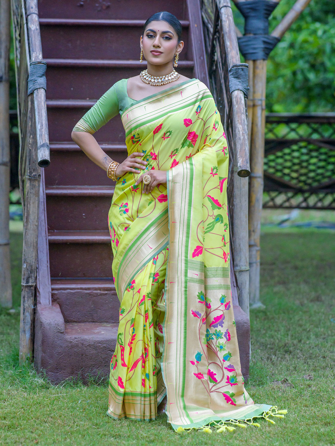 

VISHNU WEAVES Ethnic Motifs Zari Pure Silk Designer Banarasi Saree, Green