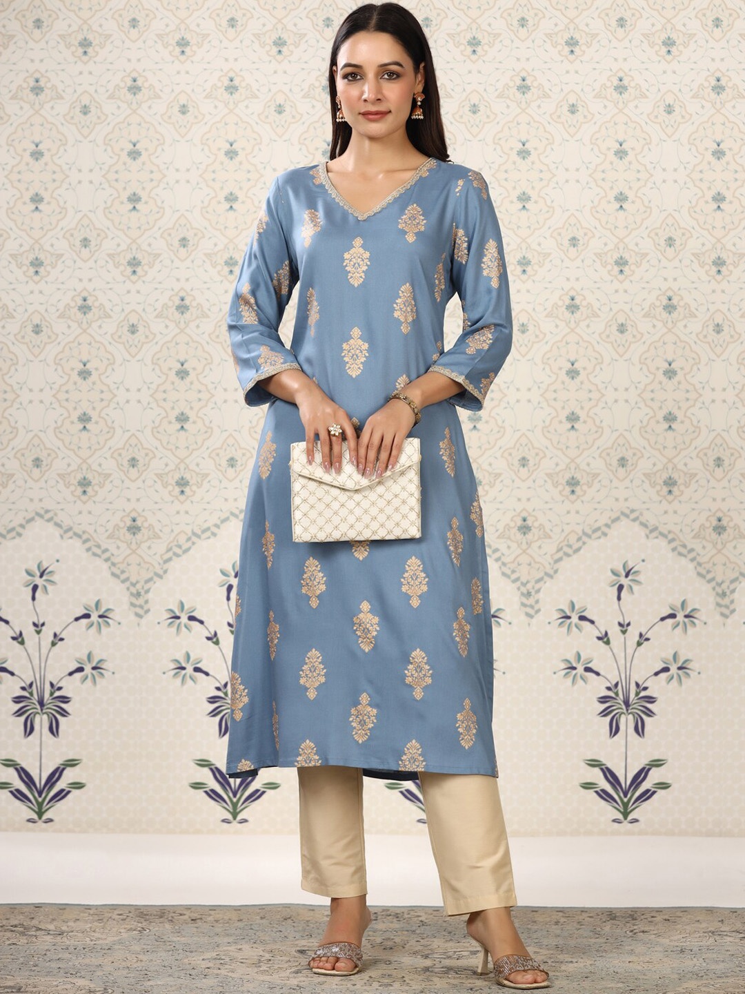 

Ode by House of Pataudi Ethnic Motifs Printed V-Neck Straight Kurta, Blue