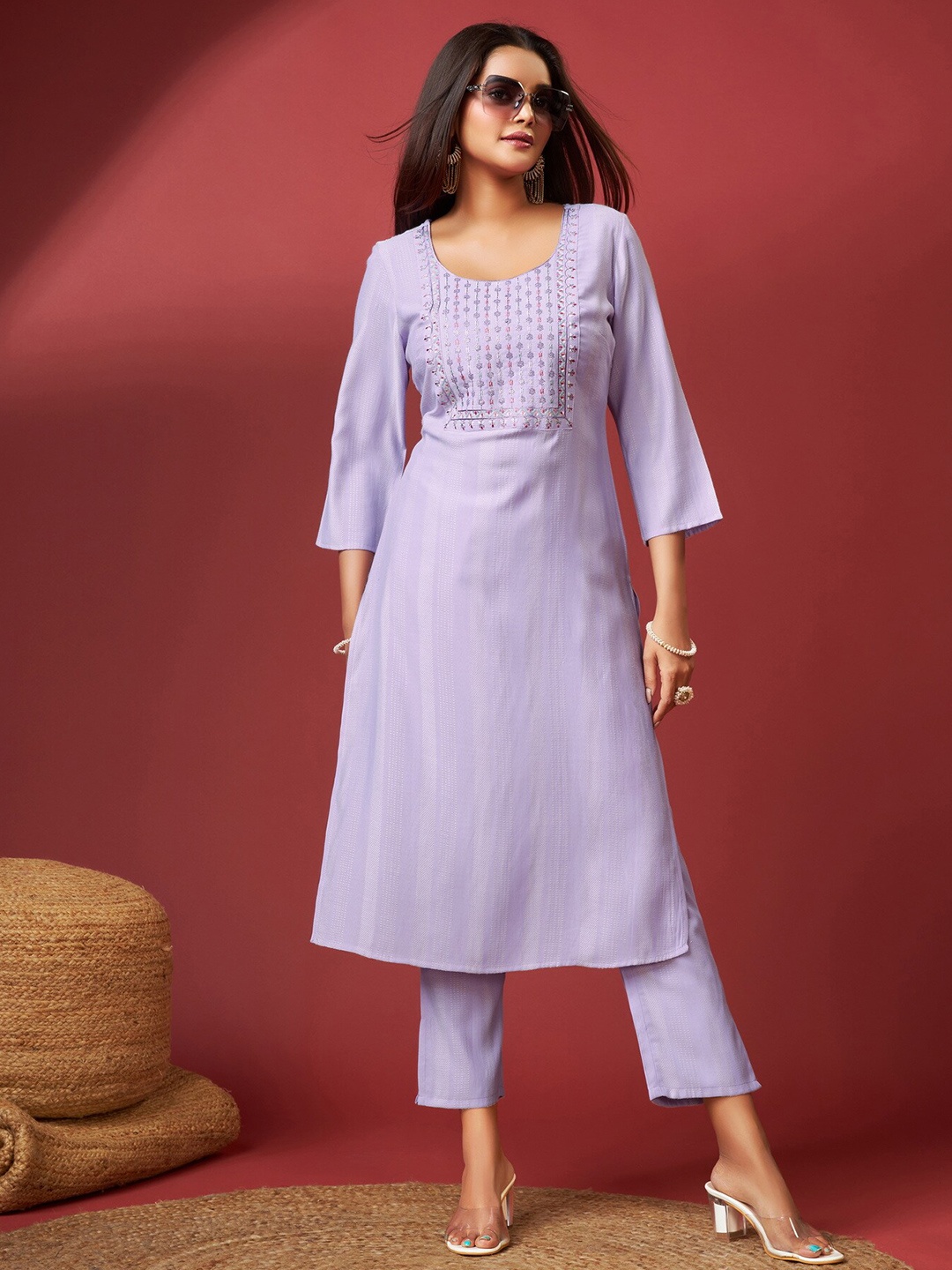 

soan Ethnic Motifs Yoke Design Thread Work Straight Kurta, Purple