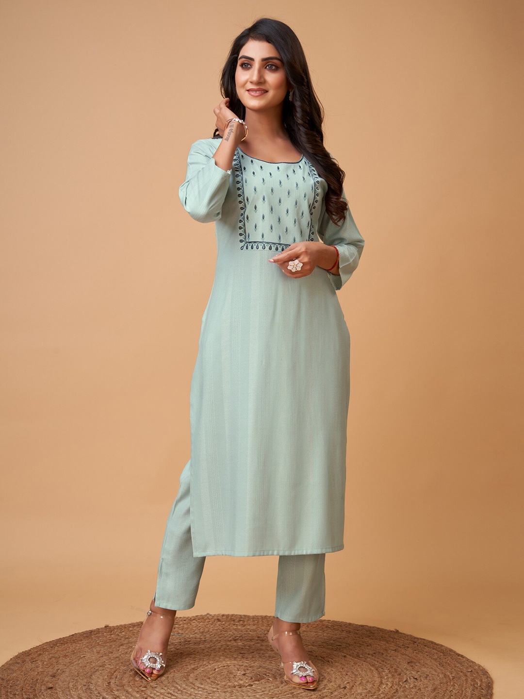 

soan Ethnic Motifs Yoke Design Round Neck Thread Work Straight Kurta, Sea green