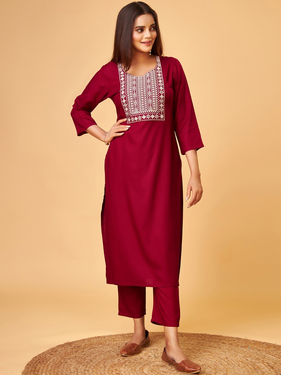 

soan Ethnic Motifs Yoke Design Thread Work Kurta, Red
