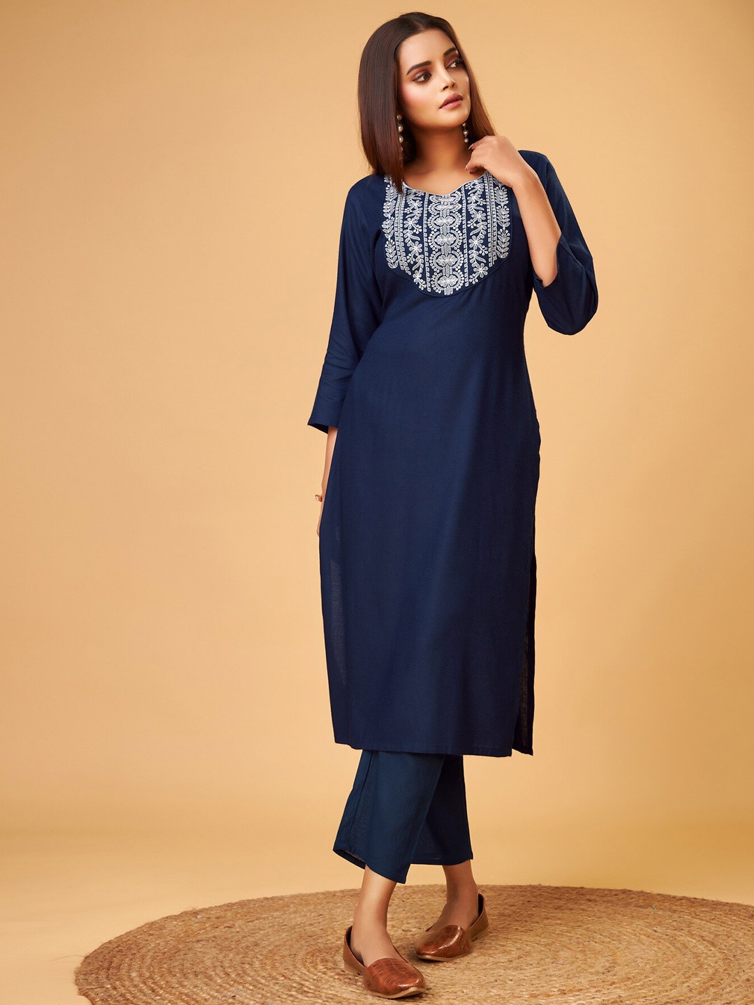 

soan Ethnic Motifs Yoke Design Thread Work Kurta, Navy blue