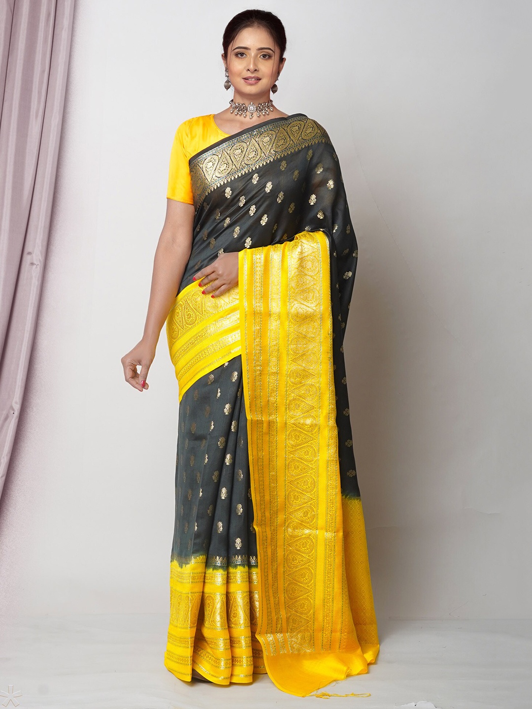 

Unnati Silks Ethnic Motifs Woven Design Chiniya Silk Banarasi Saree, Black