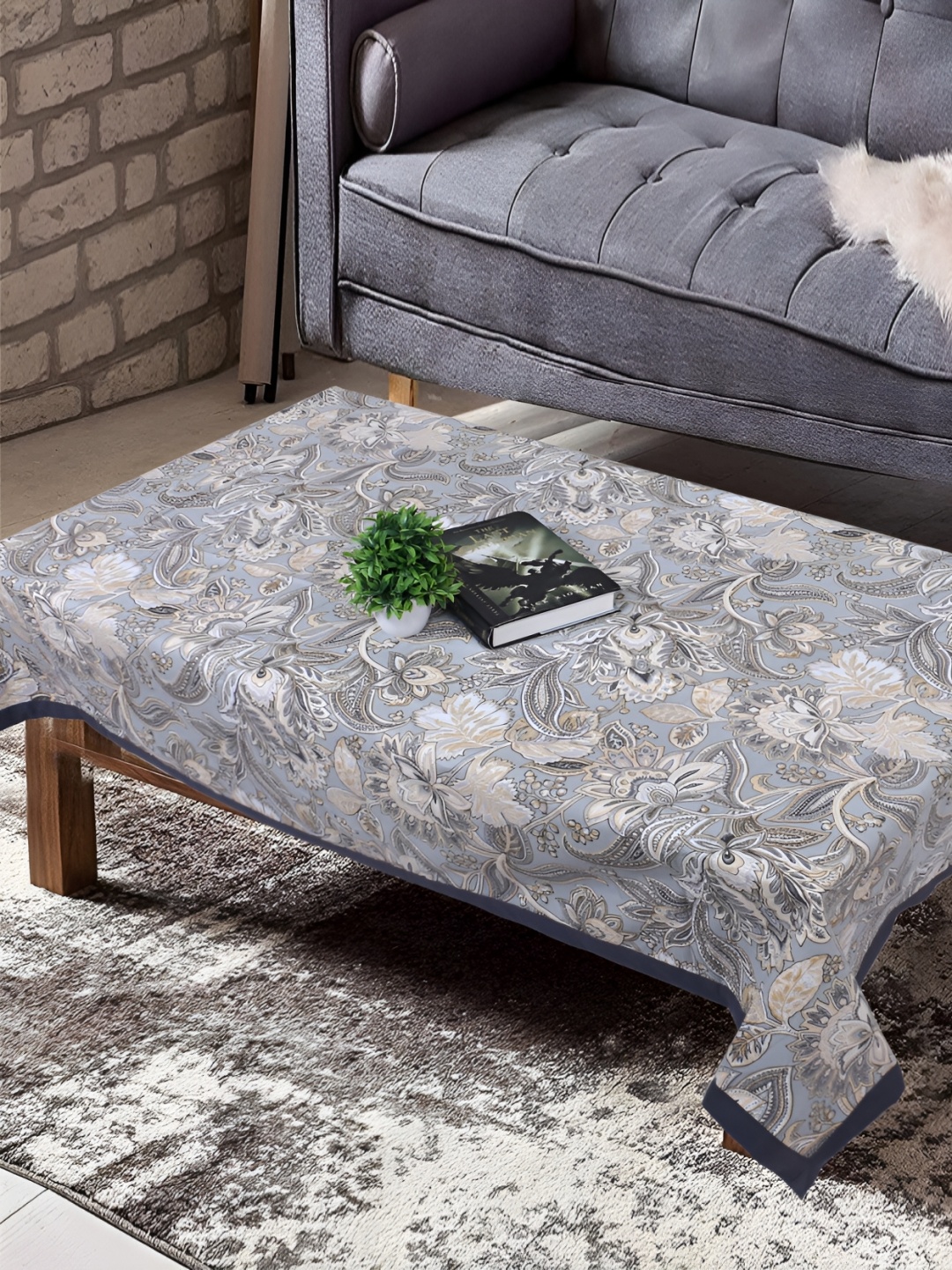 

Texstylers Blue & White Ethnic Motifs Anti-Slip Cotton 4-Seater Rectangular Table Cover