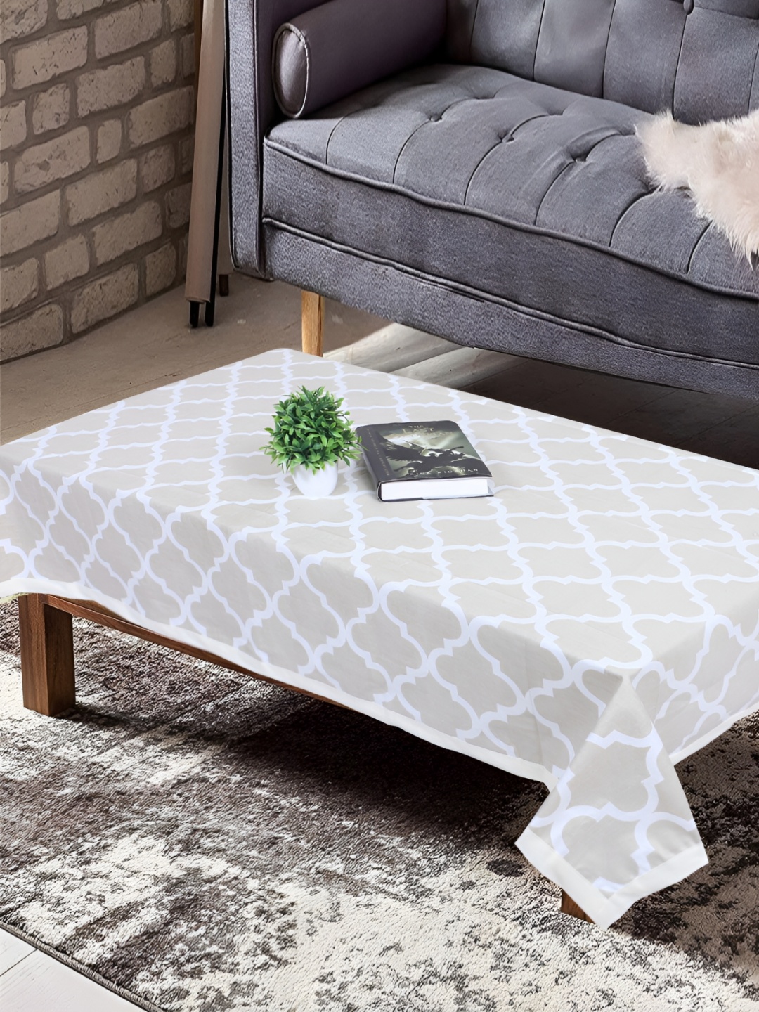 

Texstylers Beige & White Geometric Anti-Slip Cotton 4-Seater Rectangular Table Cover