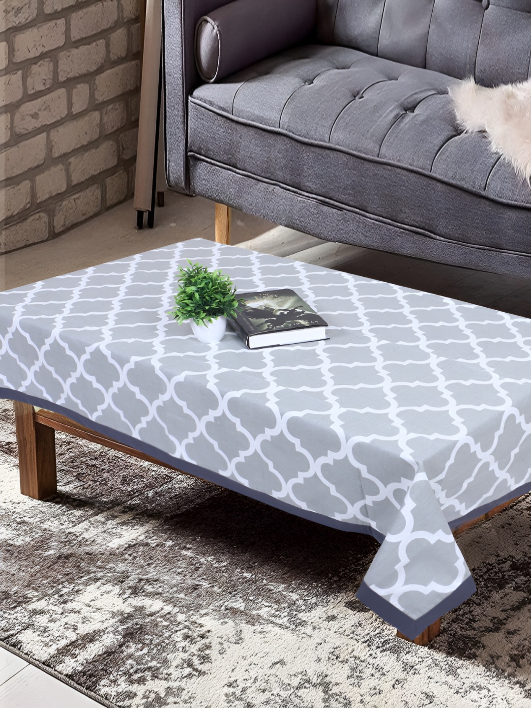 

Texstylers Grey & White Geometric Anti-Slip Cotton 4-Seater Rectangular Table Cover