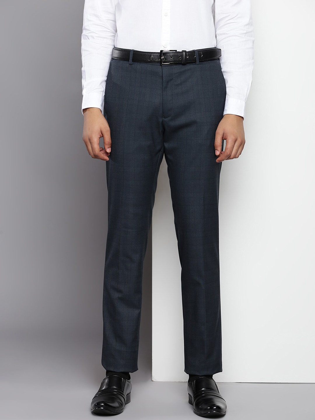 

Tommy Hilfiger Men Mid-Rise Checked Formal Trousers, Navy blue