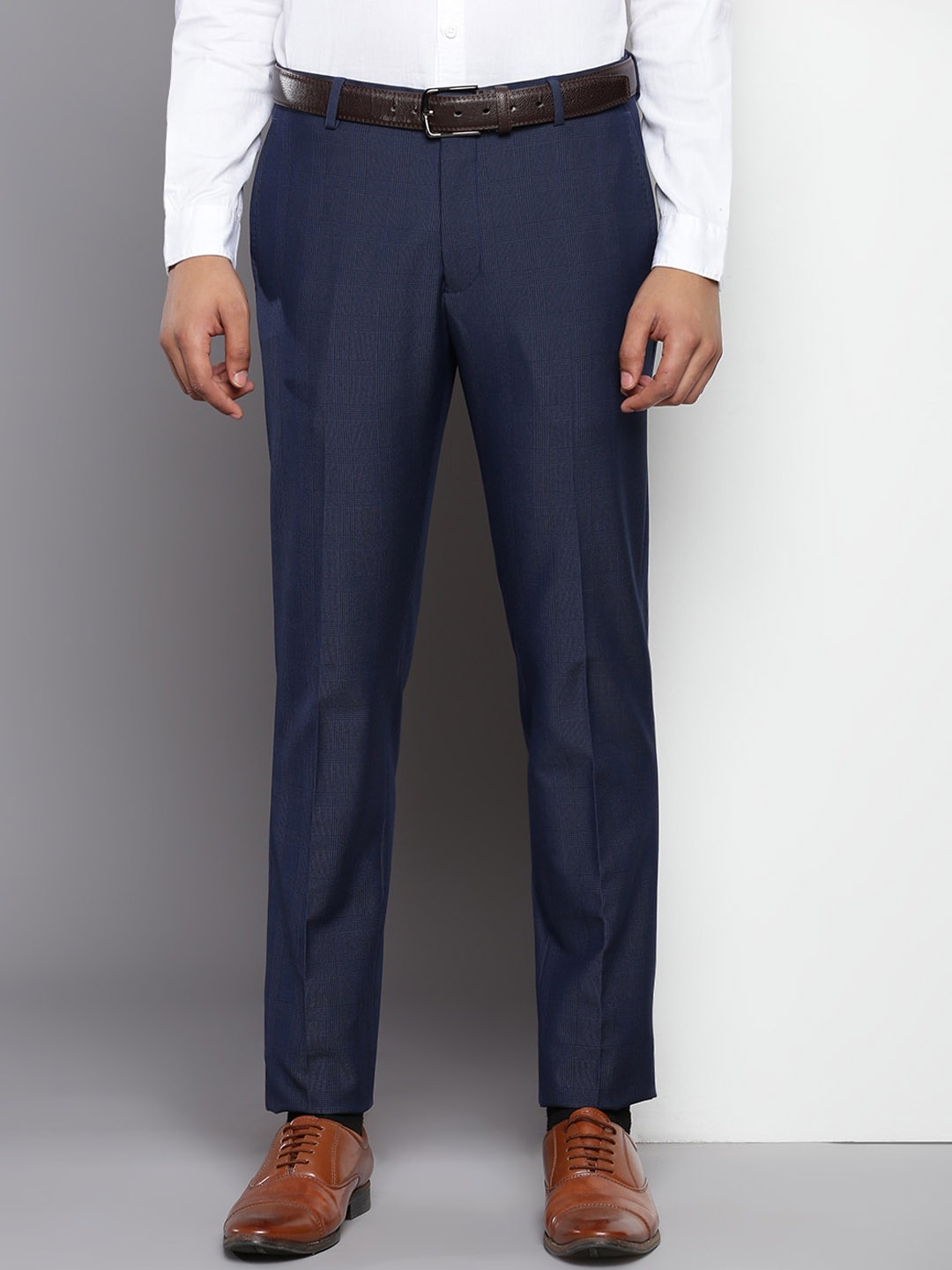 

Tommy Hilfiger Men Mid-Rise Checked Formal Trousers, Navy blue