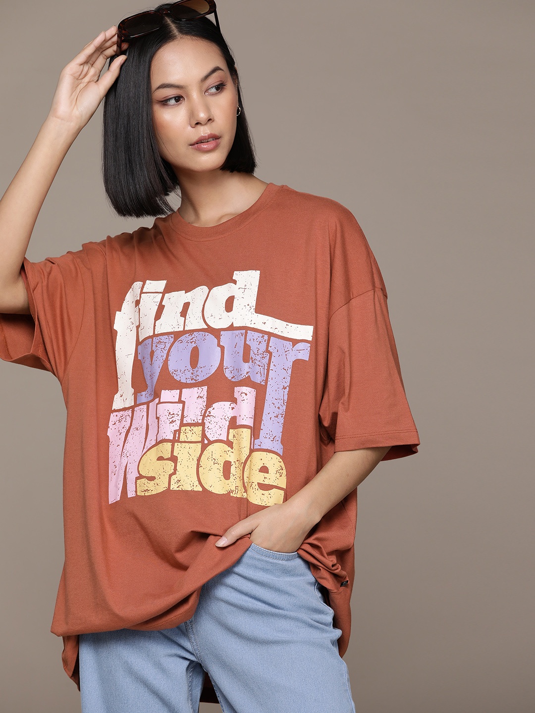 

The Roadster Lifestyle Co. Printed Drop-Shoulder Sleeves Oversized T-shirt, Rust