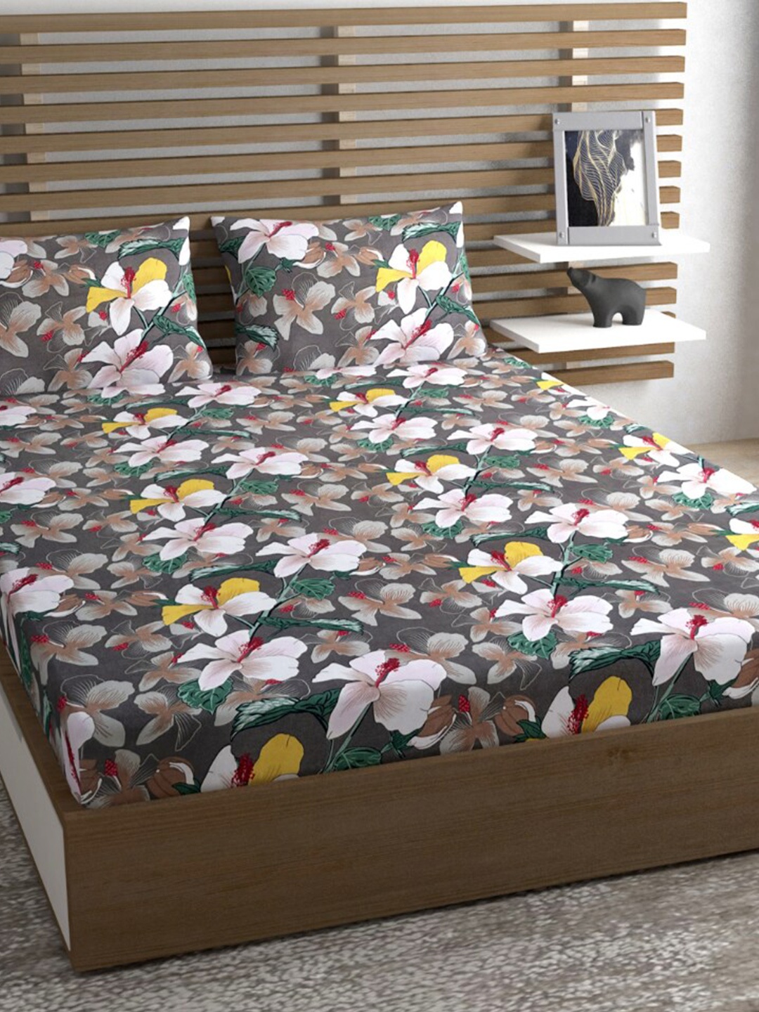 

Urban Magic Grey White Floral 160TC Queen Bedsheet With 2 Pillow Covers