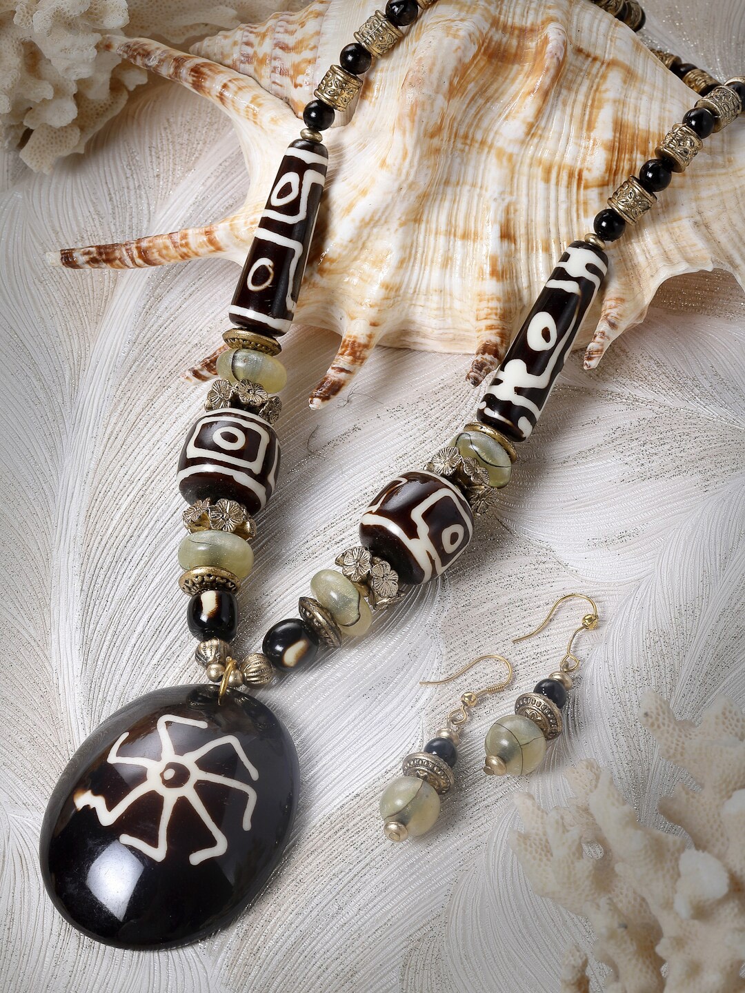 

Moedbuille Gold-Plated Oxidised Beaded Jewellery Set