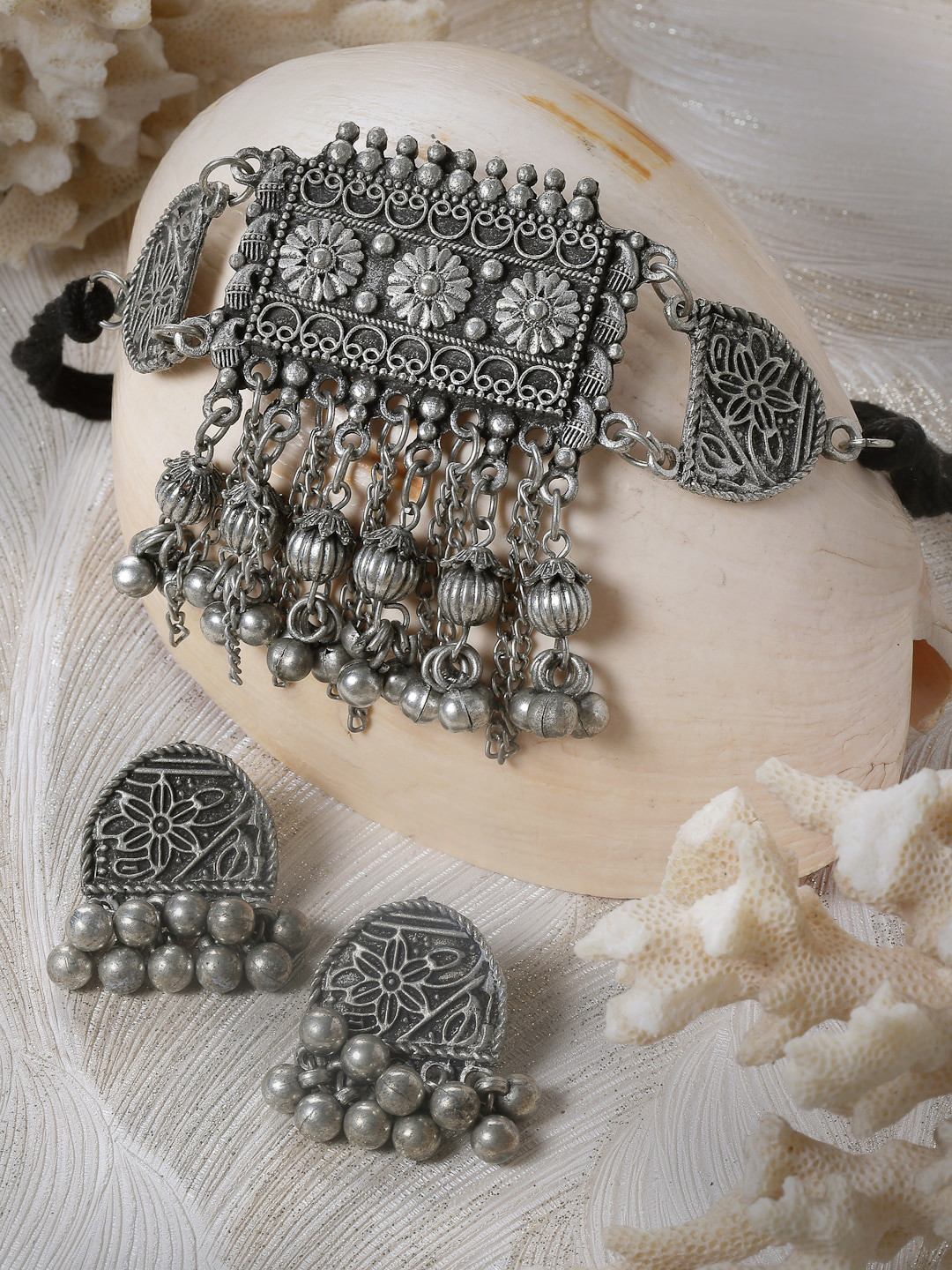 

Moedbuille Silver-Plated Ghungroo Studded & Beaded Floral Designed Jewellery Set
