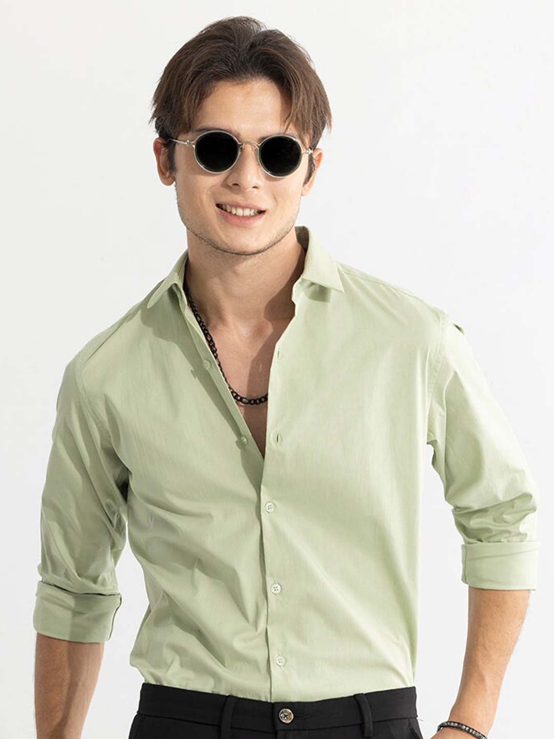

Snitch Green Classic Slim Fit Pure Cotton Casual Shirt