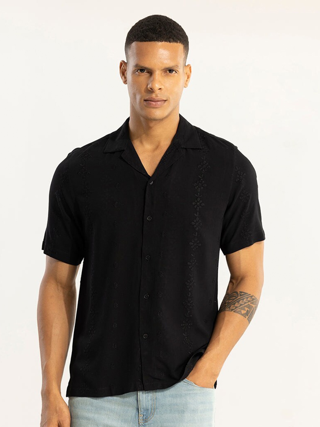 

Snitch Black Classic Boxy Spread Collar Casual Shirt