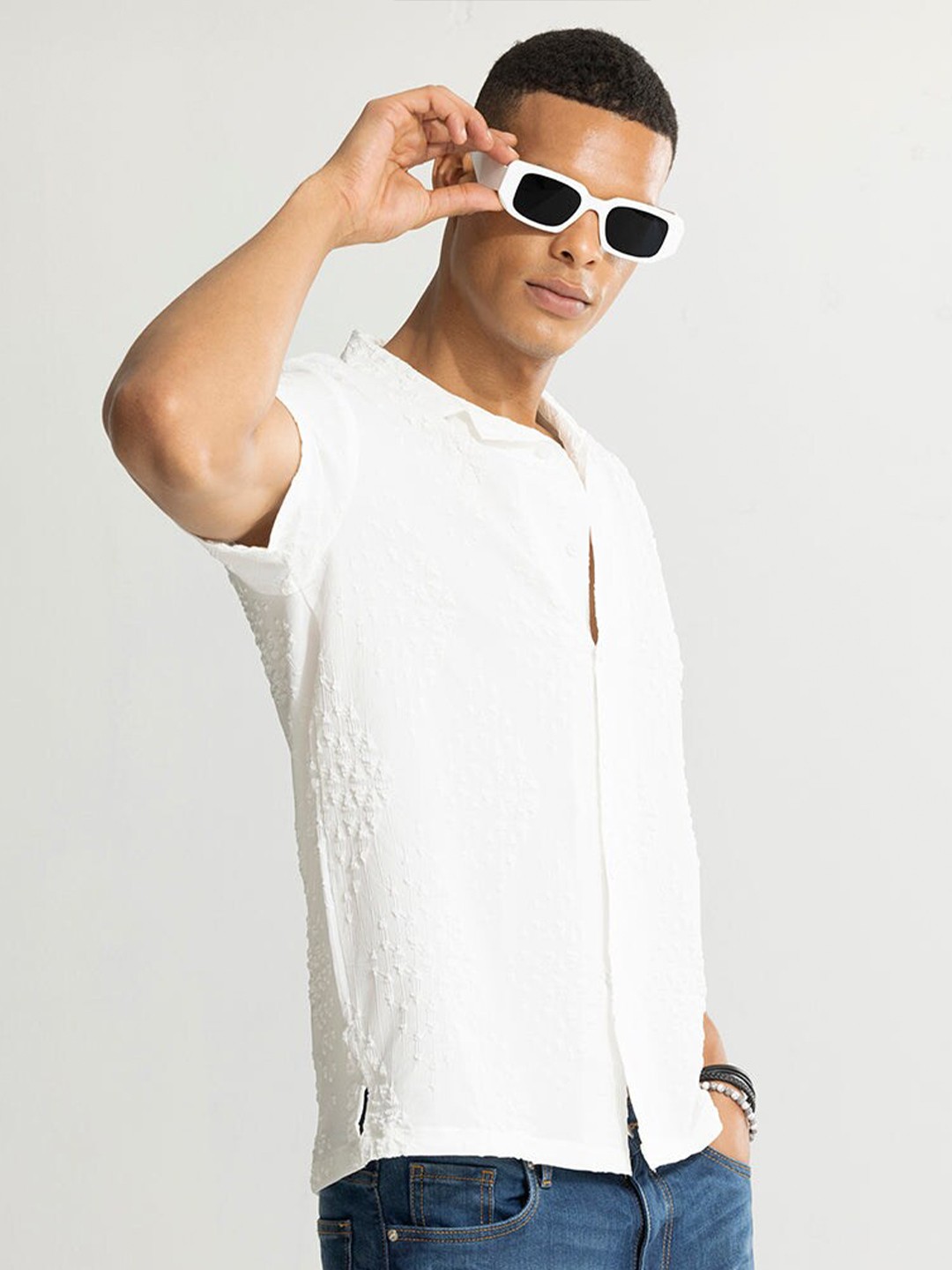 

Snitch White Classic Textured Cuban Collar Short Sleeves Casual Shirt