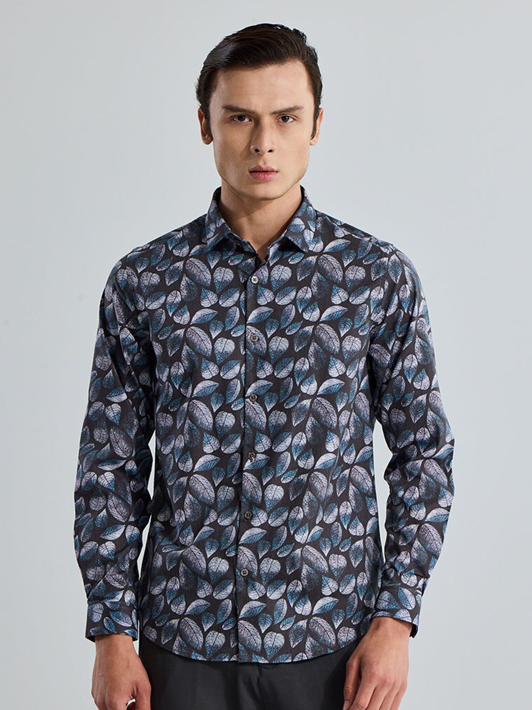 

Snitch Black Conversational Printed Classic Slim Fit Cotton Casual Shirt