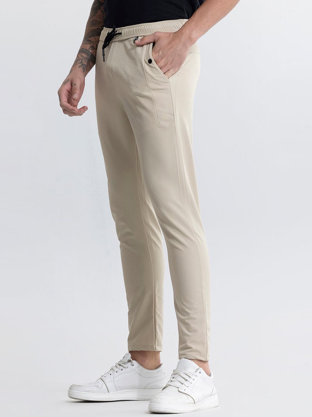 

Snitch Men Beige Slim Fit Mid-Rise Plain Cotton Chinos