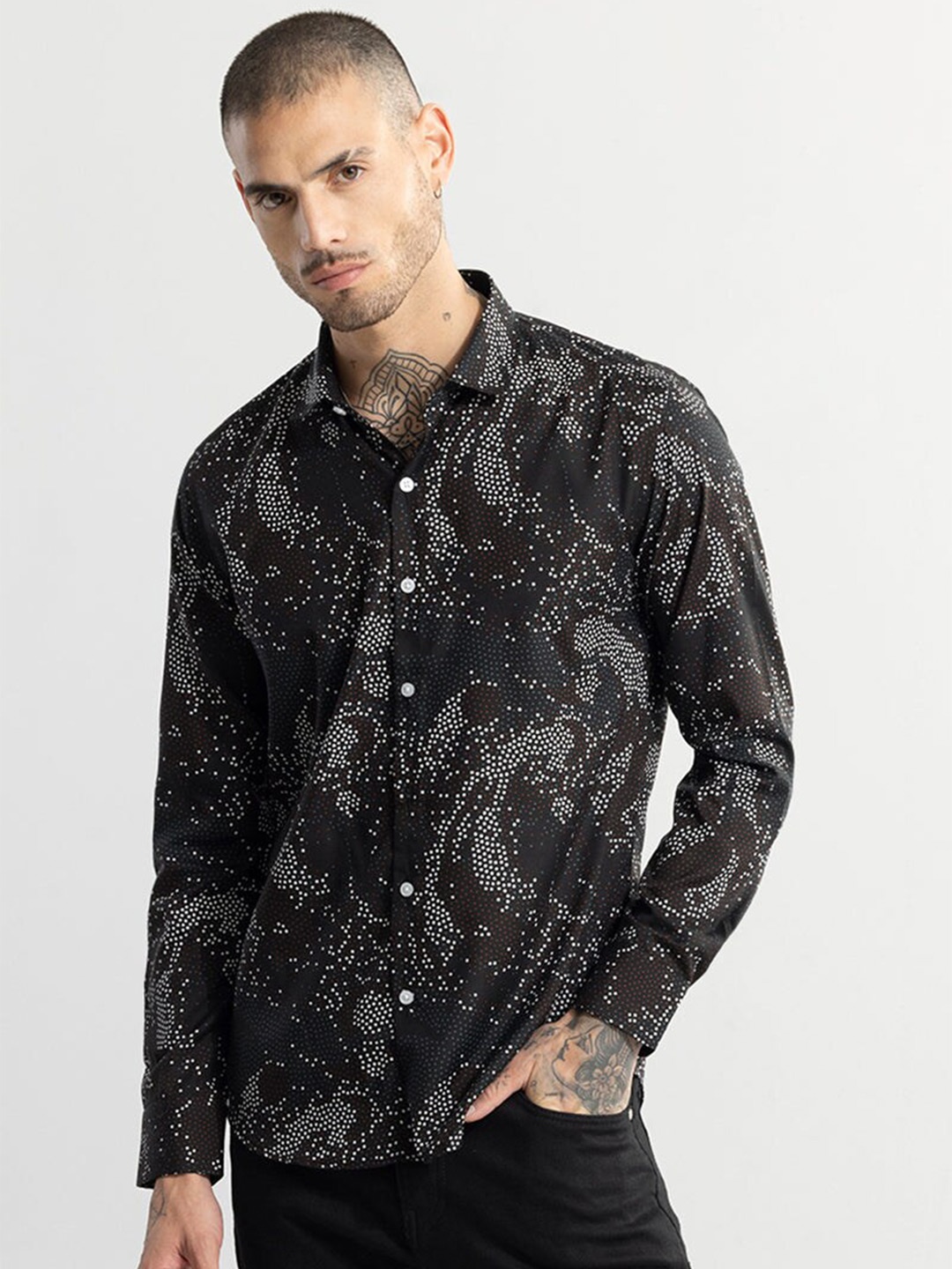 

Snitch Black Classic Slim Fit Abstract Printed Pure Cotton Casual Shirt