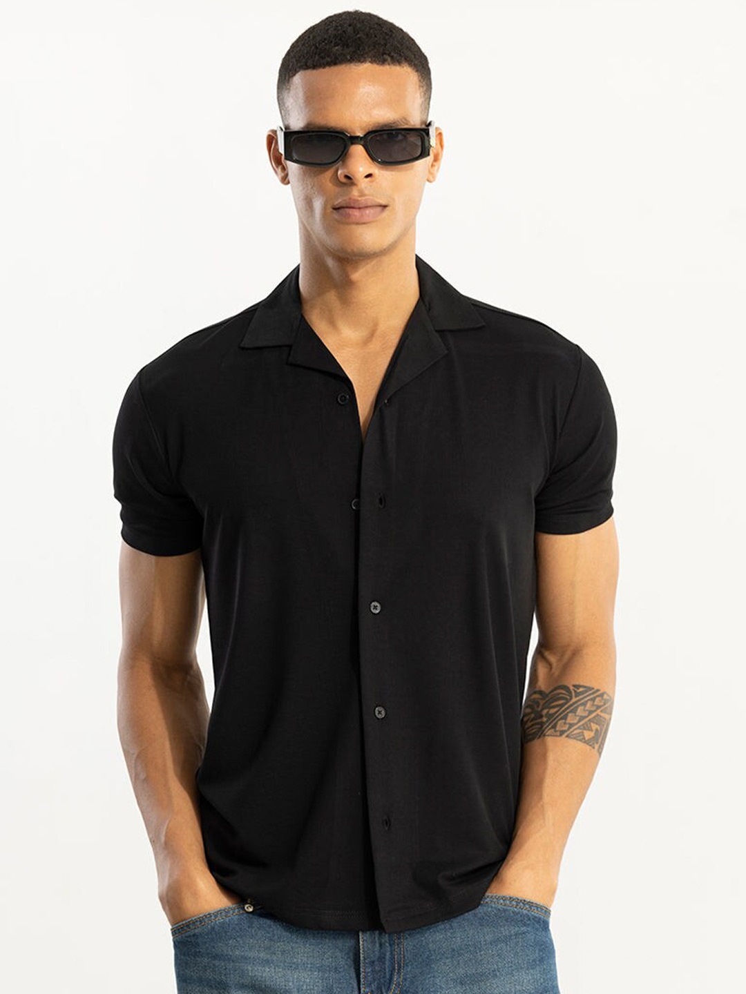 

Snitch Black Classic Slim Fit Casual Shirt