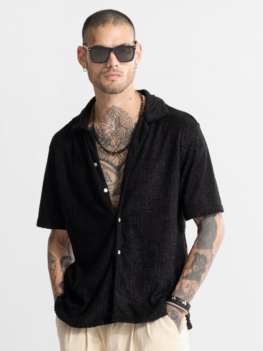 

Snitch Black Classic Geometric Self Design Oversized Casual Shirt