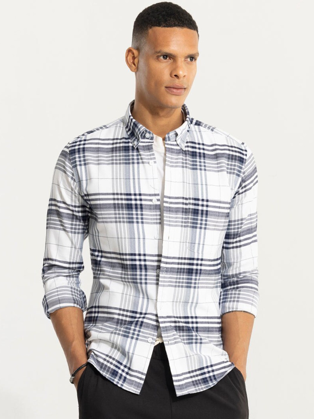 

Snitch White Classic Slim Fit Checked Button-Down Collar Long Sleeve Cotton Casual Shirt