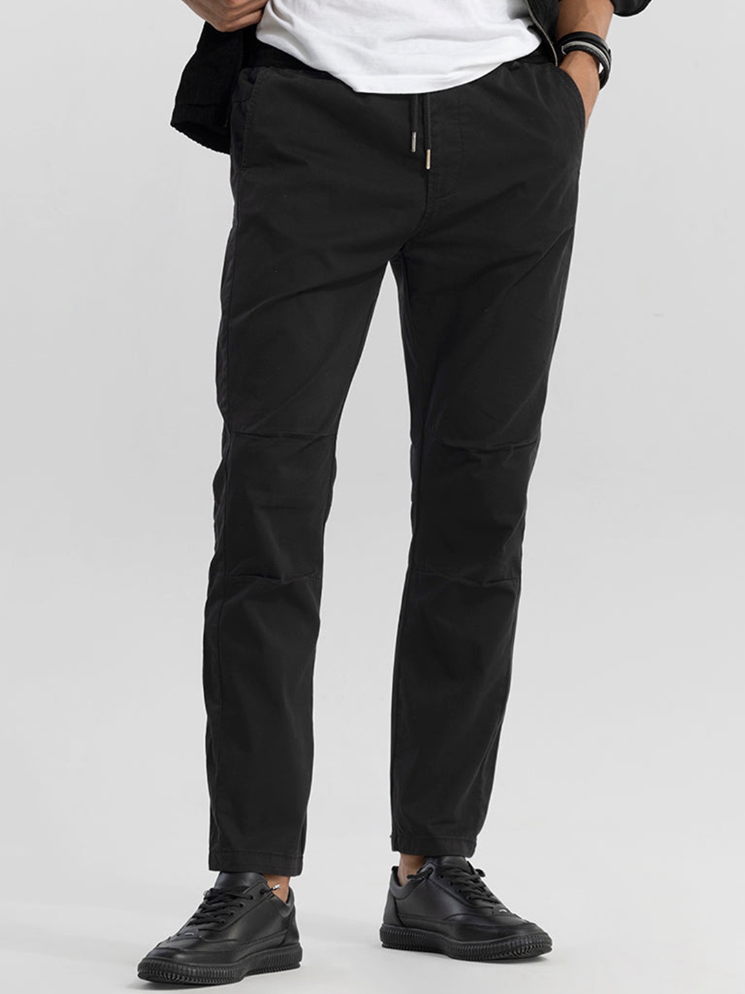 

Snitch Men Black Tapered Fit Mid-Rise Plain Cotton Regular Trousers