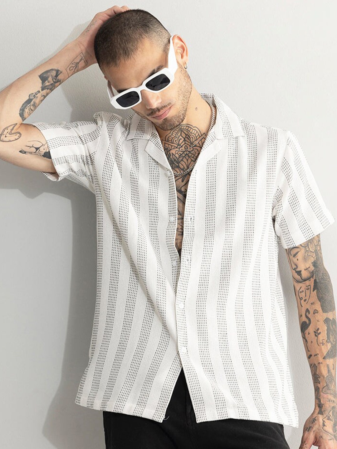 

Snitch White Classic Boxy Textured Self Design Cuban Collar Pure Cotton Casual Shirt
